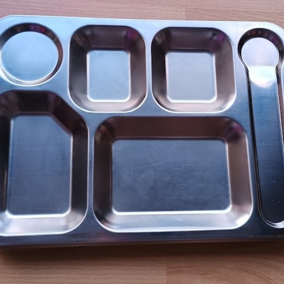 Fasmov 4 Pack Stainless Steel Rectangular Divided Dinner Tray - Picture 3 of 6